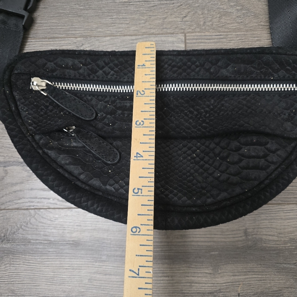 Global Generation Leather Fanny Bum Bag Black Snake Embossed Textured Travel - Picture 9 of 10